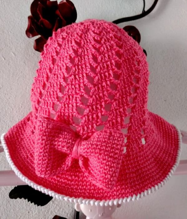 Vestido infantil de croche rosa e branco com chapeu bebe - Image 3